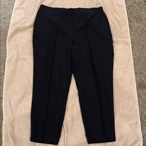 Nine West relaxed crop pants with pockets.